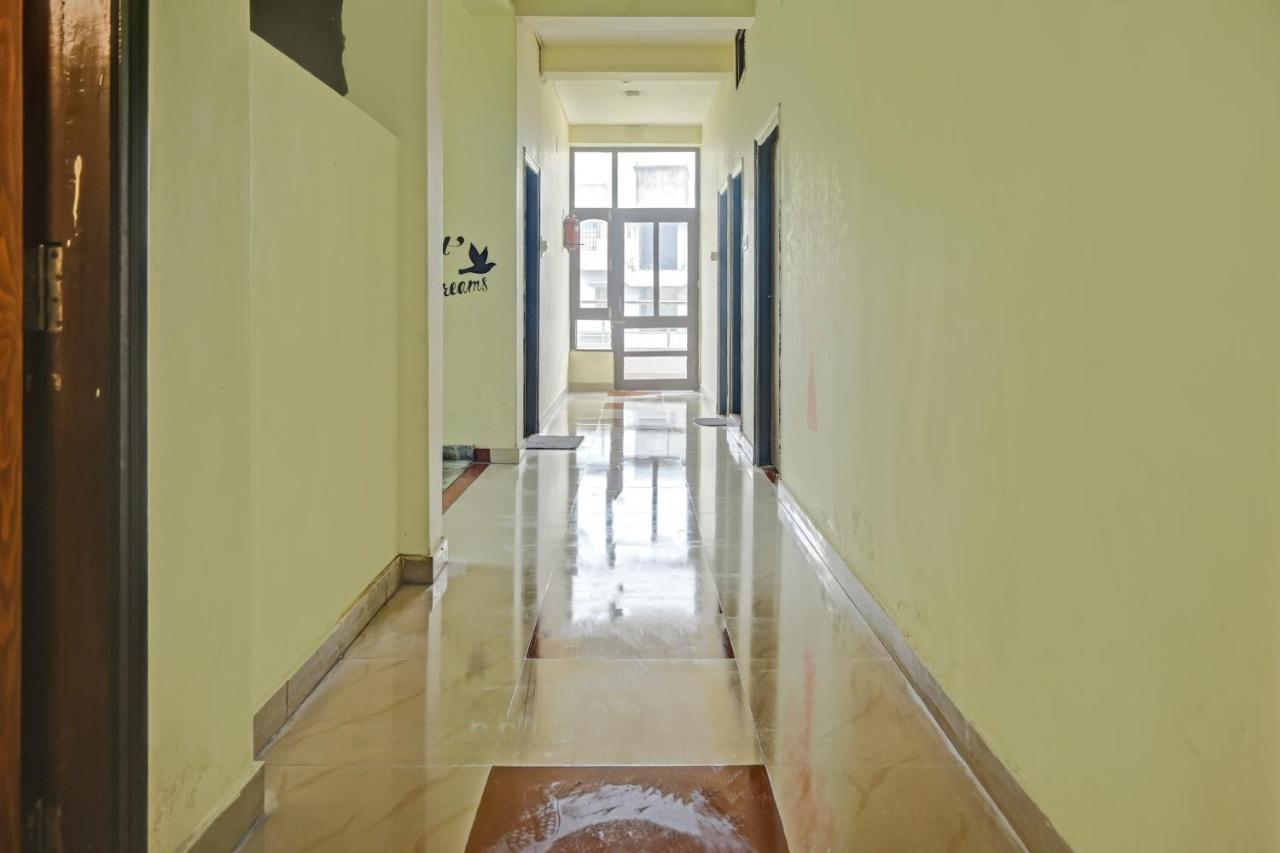Oyo 7498 Hotel Aparajita Waranasi Zewnętrze zdjęcie