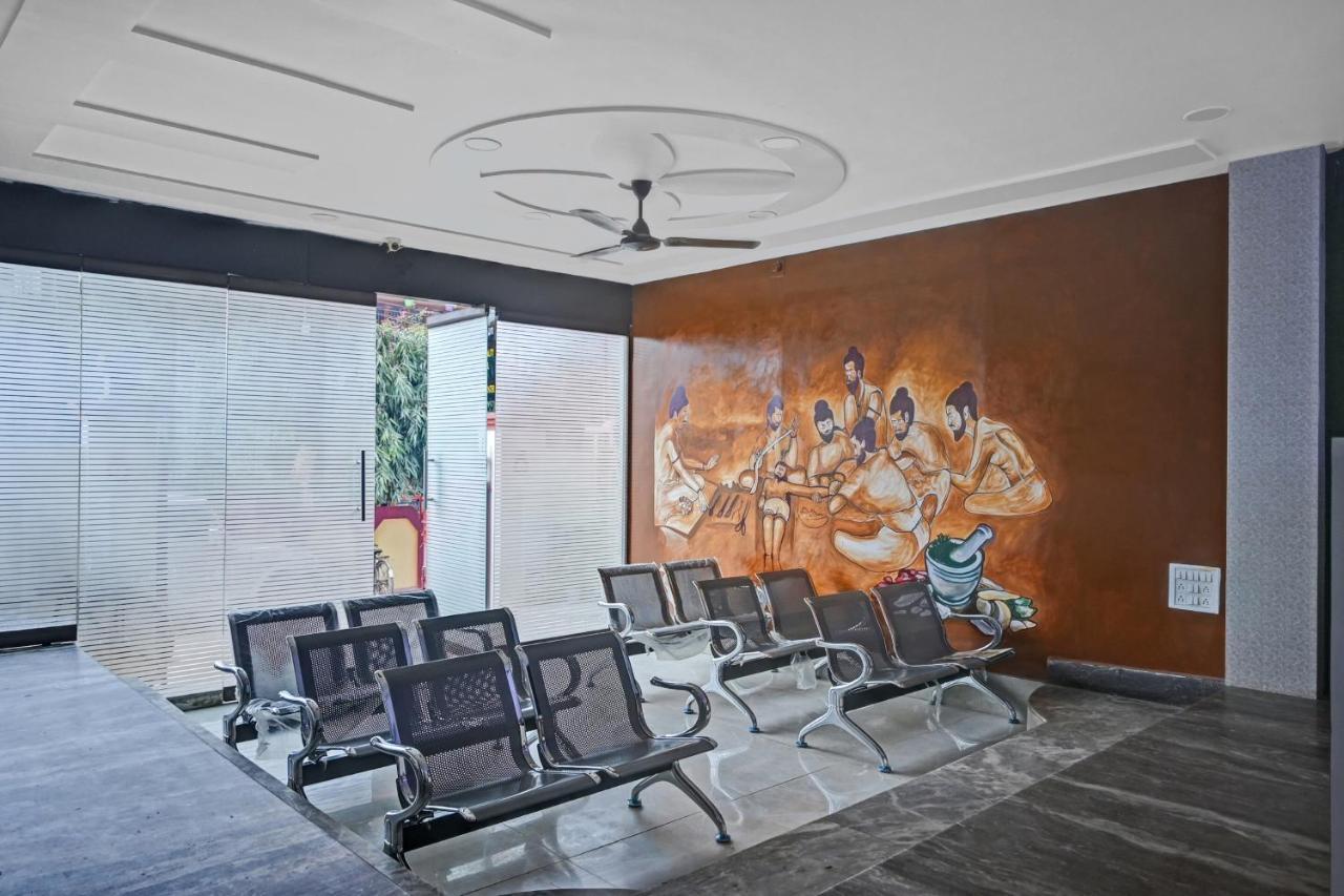 Oyo 7498 Hotel Aparajita Waranasi Zewnętrze zdjęcie