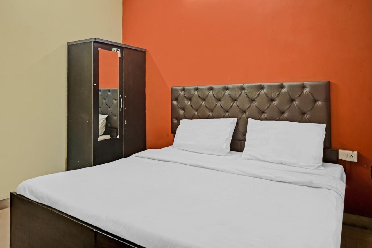 Oyo 7498 Hotel Aparajita Waranasi Zewnętrze zdjęcie