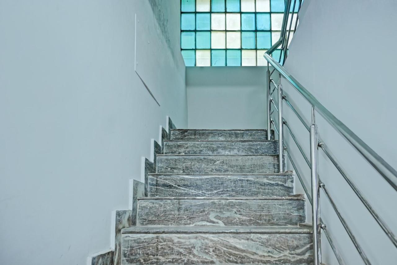 Oyo 7498 Hotel Aparajita Waranasi Zewnętrze zdjęcie